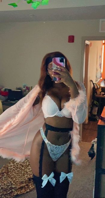 Naomi Dior