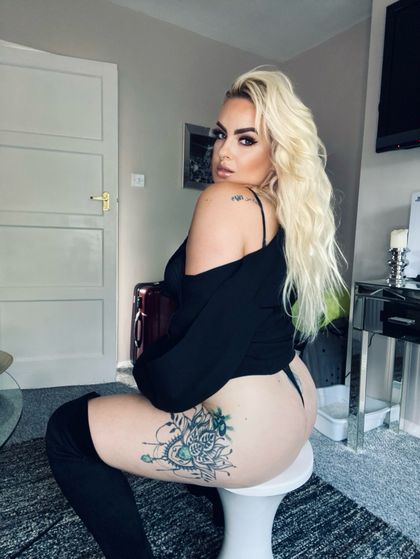 lesbianrealness OnlyFans picture