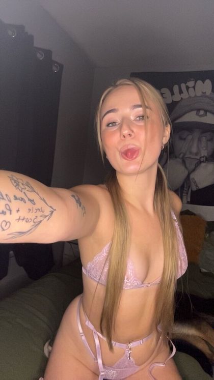 mikinni OnlyFans picture