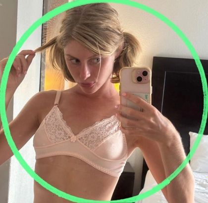 rosierenaeeof OnlyFans picture