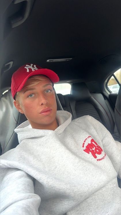 kgolden02 OnlyFans picture