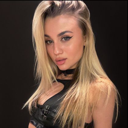 Best Bombshellee OnlyFans Accounts | FansMetrics.com