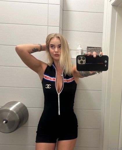 arielkadoll_x OnlyFans picture