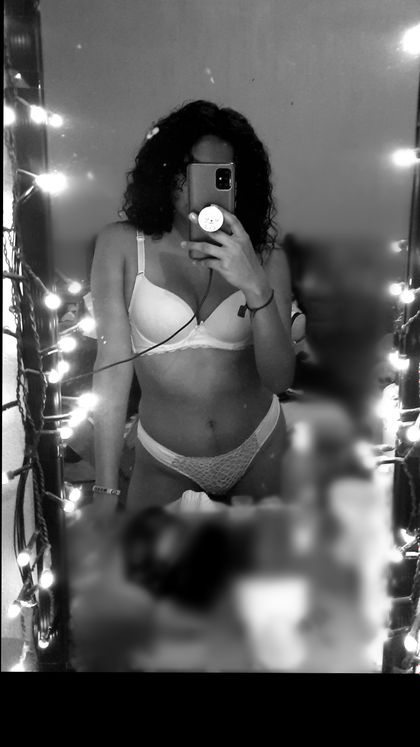 momy.hi OnlyFans picture