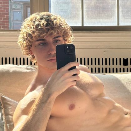 blondecurlyboy OnlyFans picture