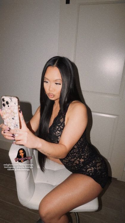 borinforeign OnlyFans picture
