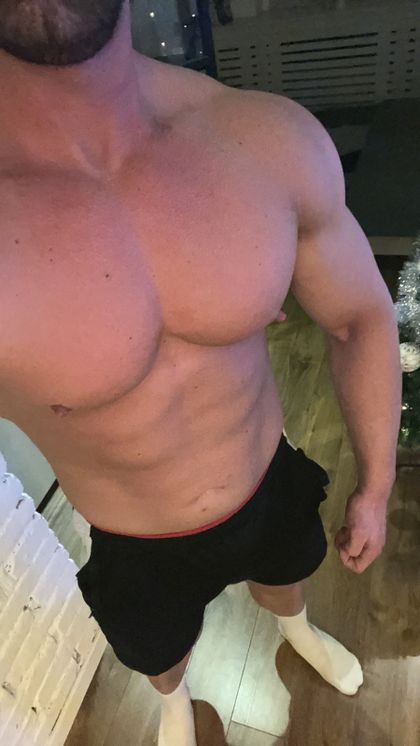 muscled-and-handsome OnlyFans picture