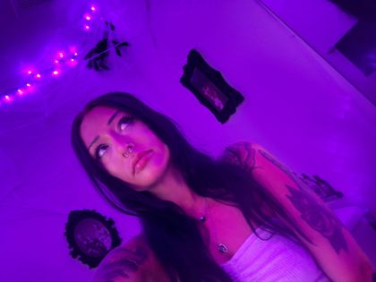 slyvixxxen OnlyFans picture