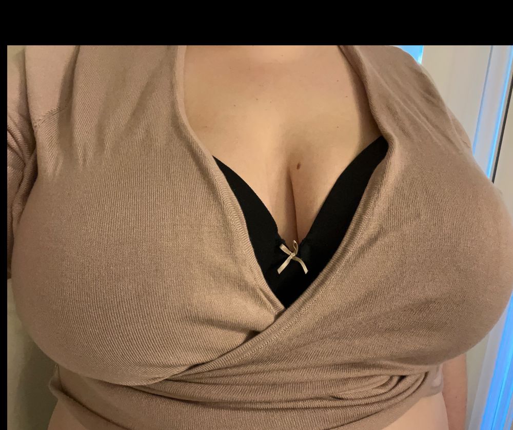arealhandful OnlyFans profile picture