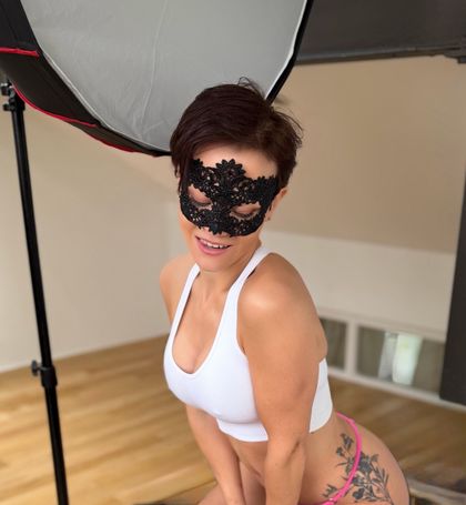 hotwife-lucy-vip OnlyFans picture