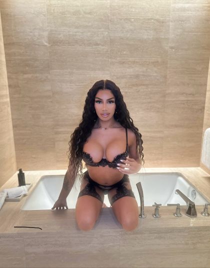 tsmialovee OnlyFans picture