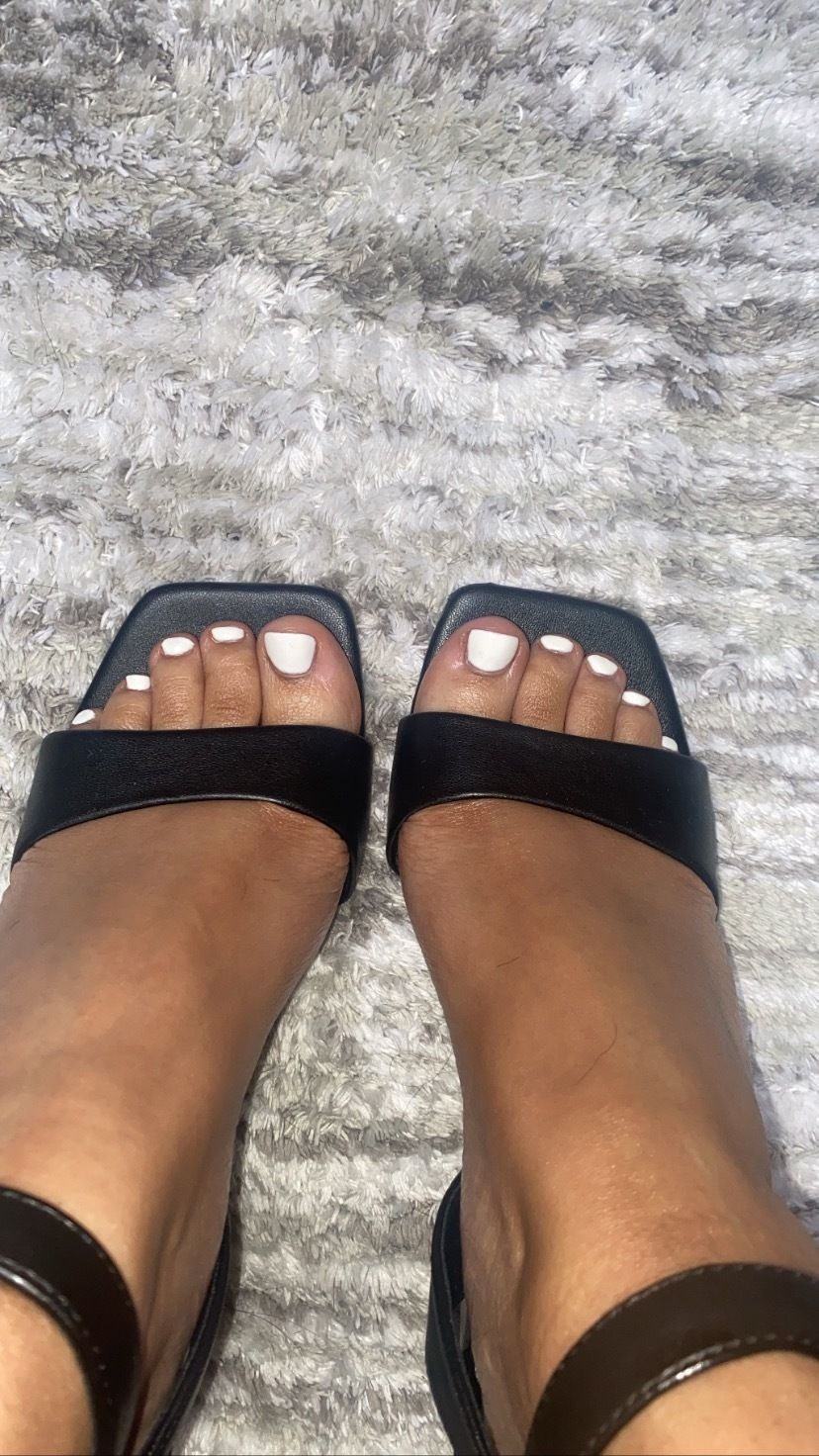 prettyywhiteetoes OnlyFans profile picture