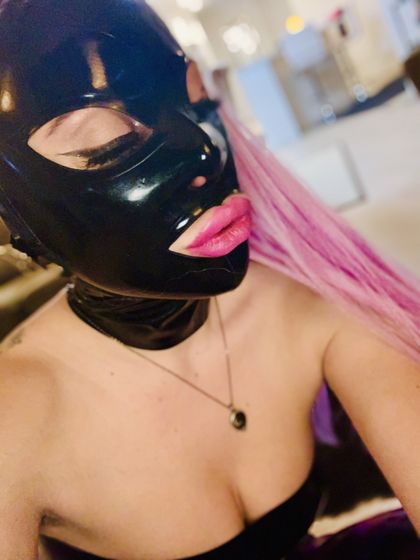 latexdolljade OnlyFans picture