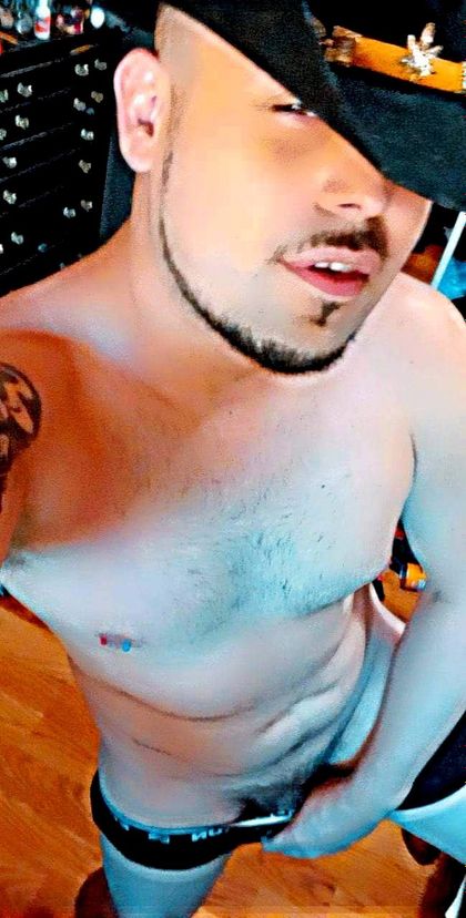 u18770325 OnlyFans picture