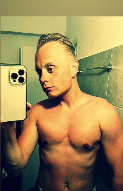 blondboyadrian OnlyFans picture