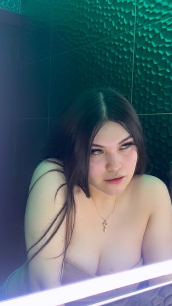 Violeta Straw