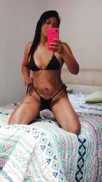 hotwifeadri OnlyFans picture
