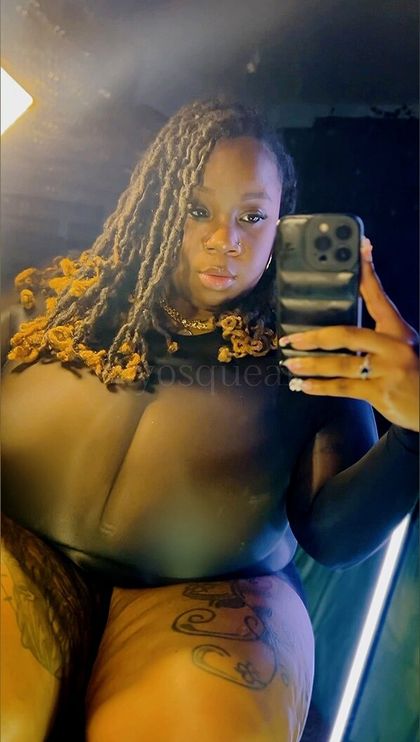 ayosqueak OnlyFans picture