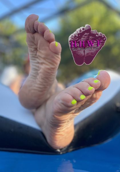 herhousewifefeet OnlyFans picture