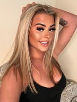 hollyerinx OnlyFans - Free Trial - Photos - Socials | FansMetrics.com
