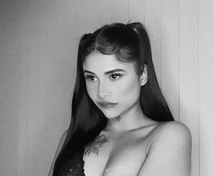julivar9as OnlyFans picture