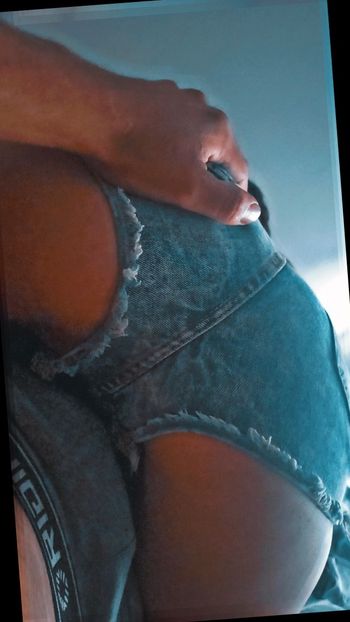 HUSTLIN_HONEY'S