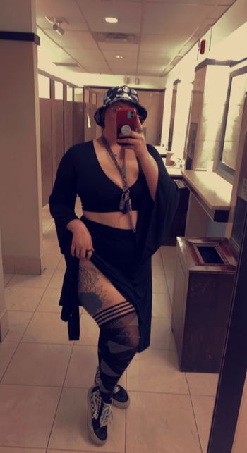 molly_winters_22 OnlyFans - Free Trial - Photos - Socials | FansMetrics.com