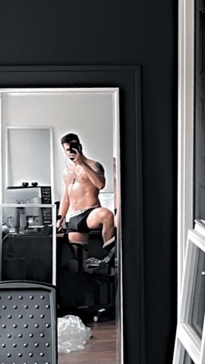 axel_white OnlyFans picture