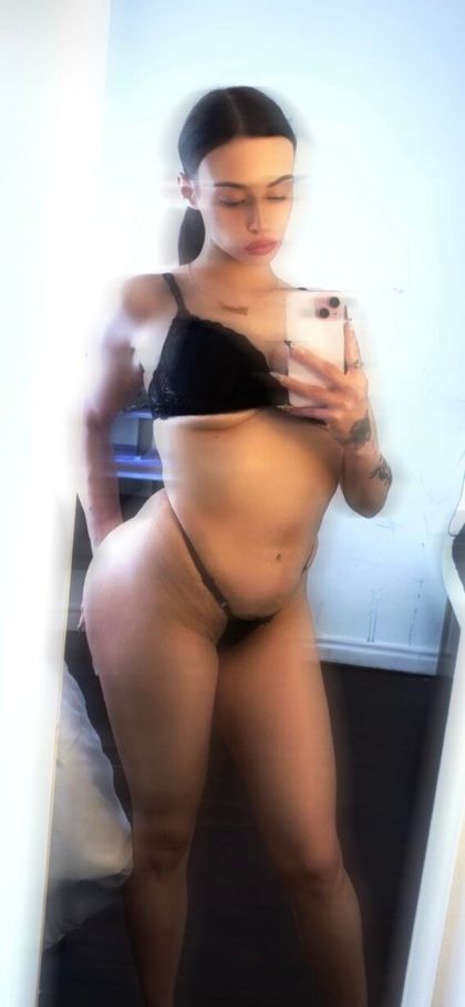 kikibandztoronto OnlyFans picture