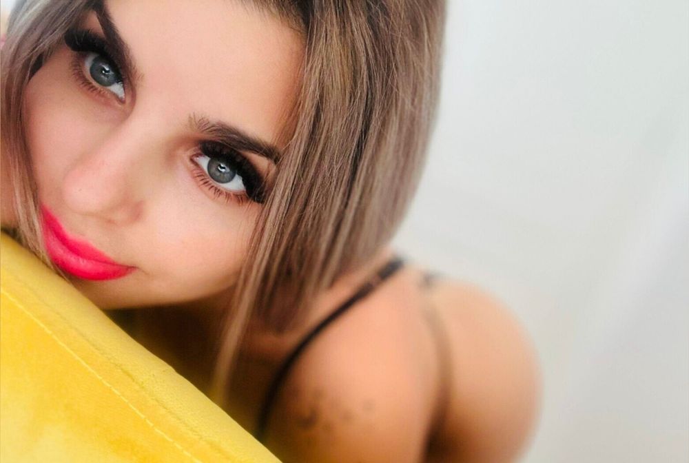 cherrybombixxx OnlyFans profile picture
