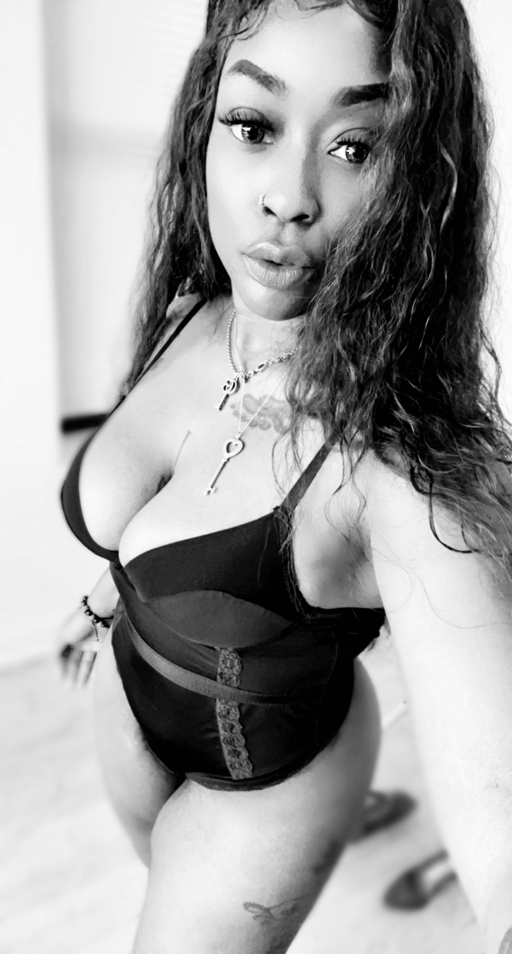 fefetwochains OnlyFans profile picture