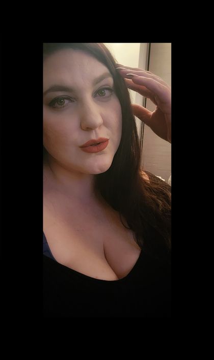 Best Hot Farmeralirae OnlyFans Accounts | FansMetrics.com