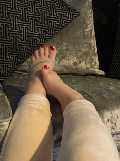 ellas2feet OnlyFans picture