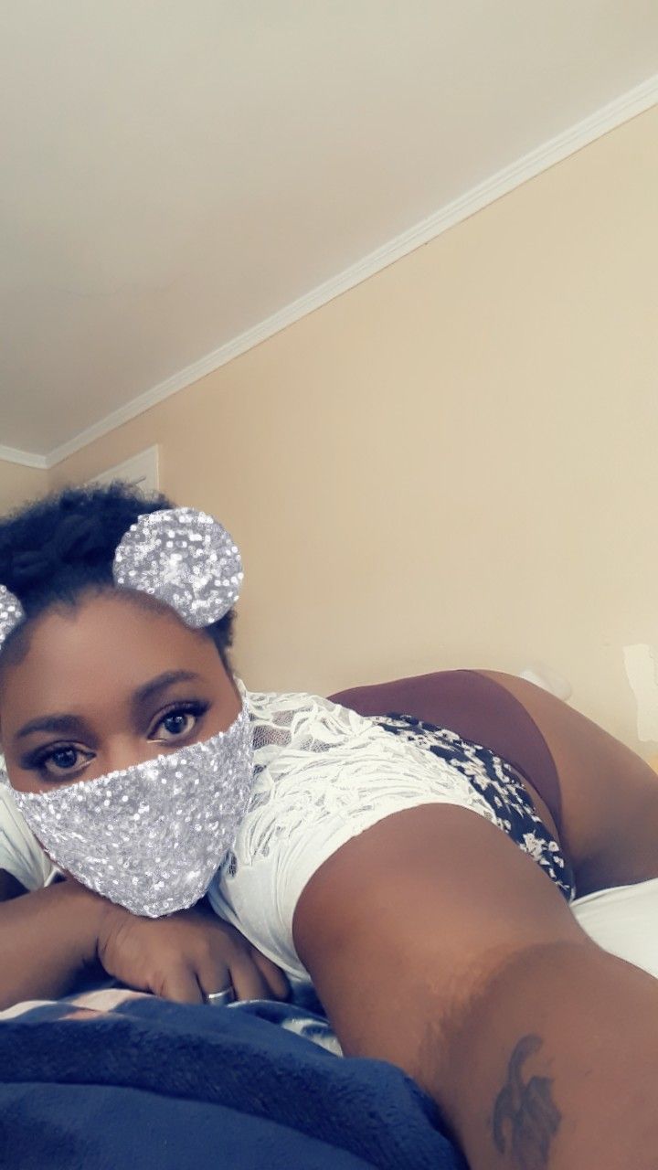 lesbianics92 OnlyFans profile picture
