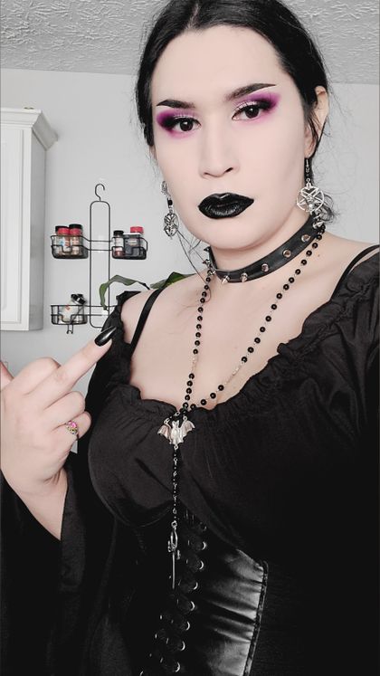 carmillakiss OnlyFans picture