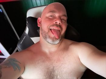 Loves2lick