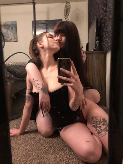 urfavlesbians OnlyFans picture