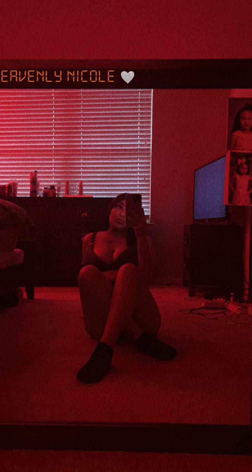 nicole1230 OnlyFans profile picture