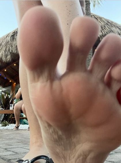 feetsgaloregirls OnlyFans picture
