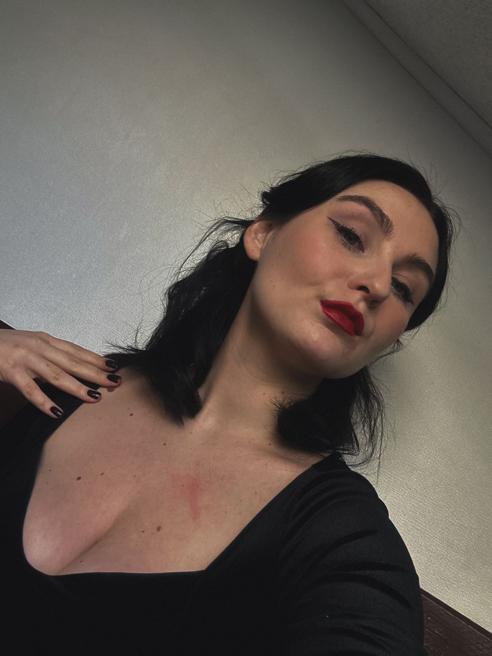 madamescarletnoir OnlyFans profile picture