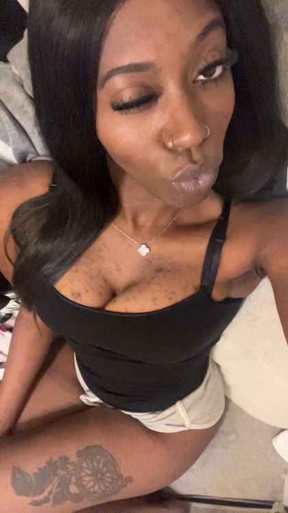 theeluvlylacey OnlyFans picture