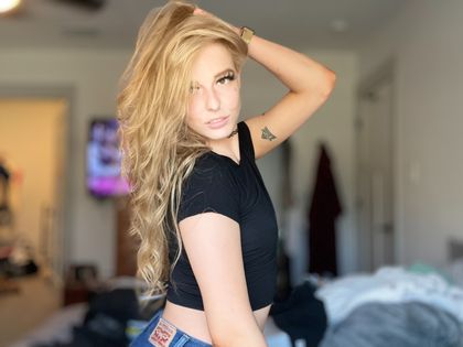 emj_downbad OnlyFans picture