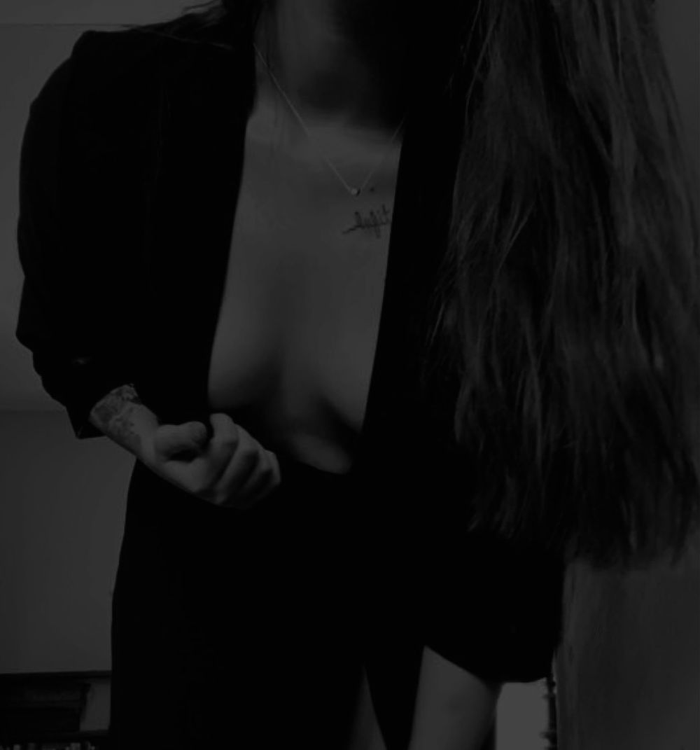 smalltittiesbigbank OnlyFans profile picture
