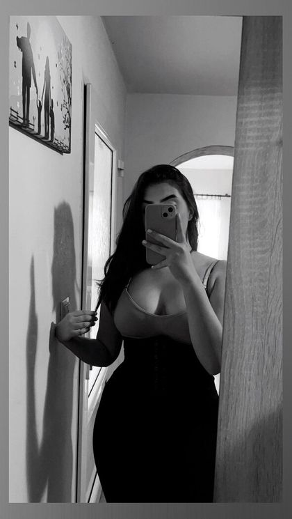 mona_p44 OnlyFans picture