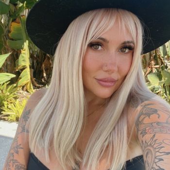 carlyelectric OnlyFans - Free Trial - Photos - Socials | FansMetrics.com