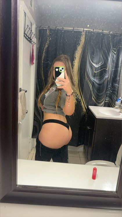 queenclementinee OnlyFans picture