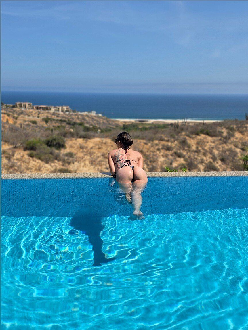 p3tit3hous3wif3 OnlyFans profile picture