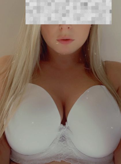 official.april_xo OnlyFans picture