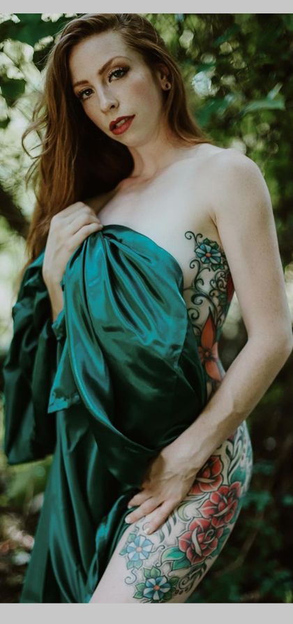 littleredtattedflower OnlyFans picture