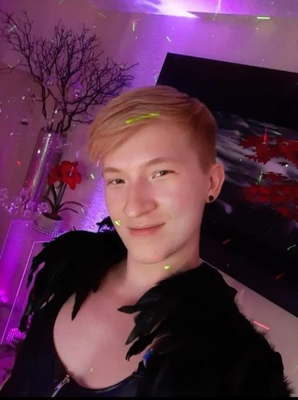 zluttypaws OnlyFans picture